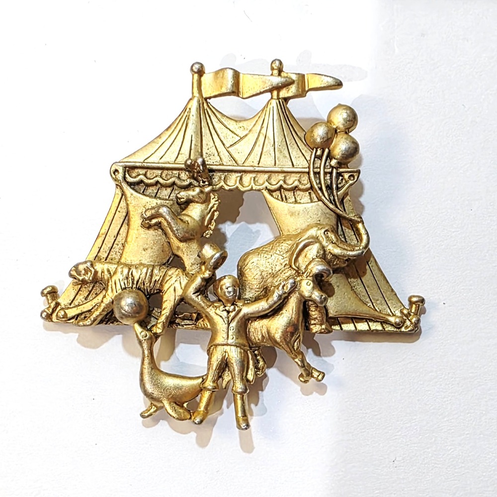 Vintage 1980s AJC Large Circus Tent Animals Ring Master Gold Tone Brooch Pin